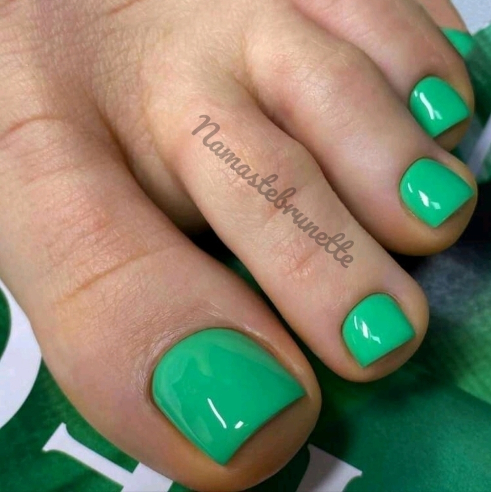 2/$16 Green Press On Toenails
